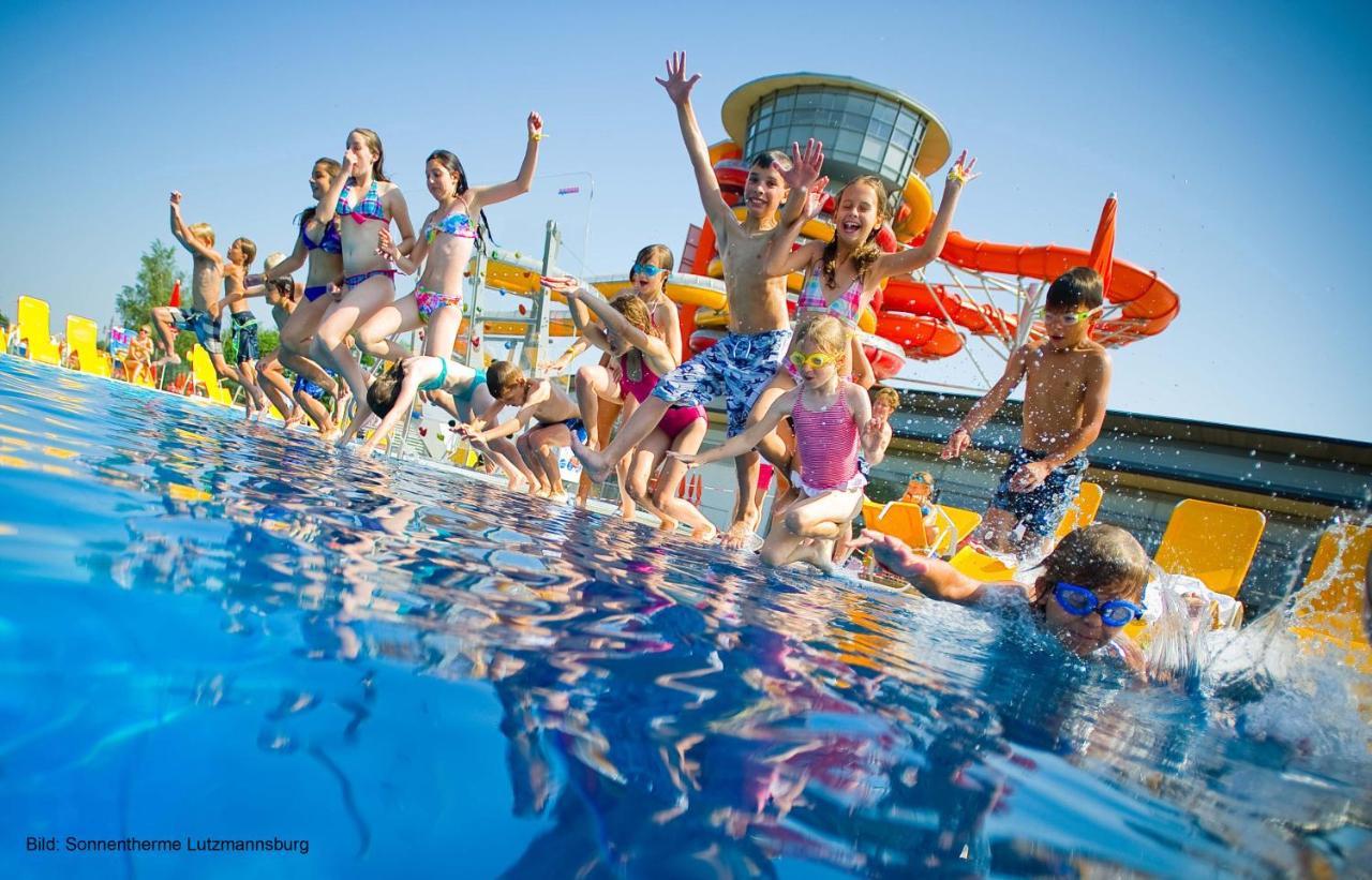 Familien Chalet Mit Direktem Bademantelgang Zur Therme Lutzmannsburg Ngoại thất bức ảnh